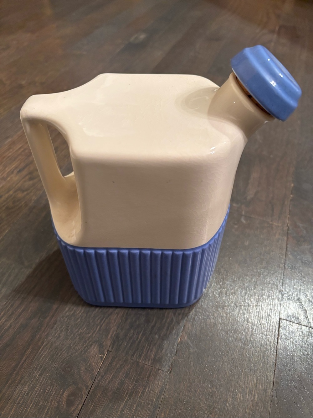 Vintage Universal Pottery Cambridge Cork Lid Oven Proof Refrigerator Water Jug